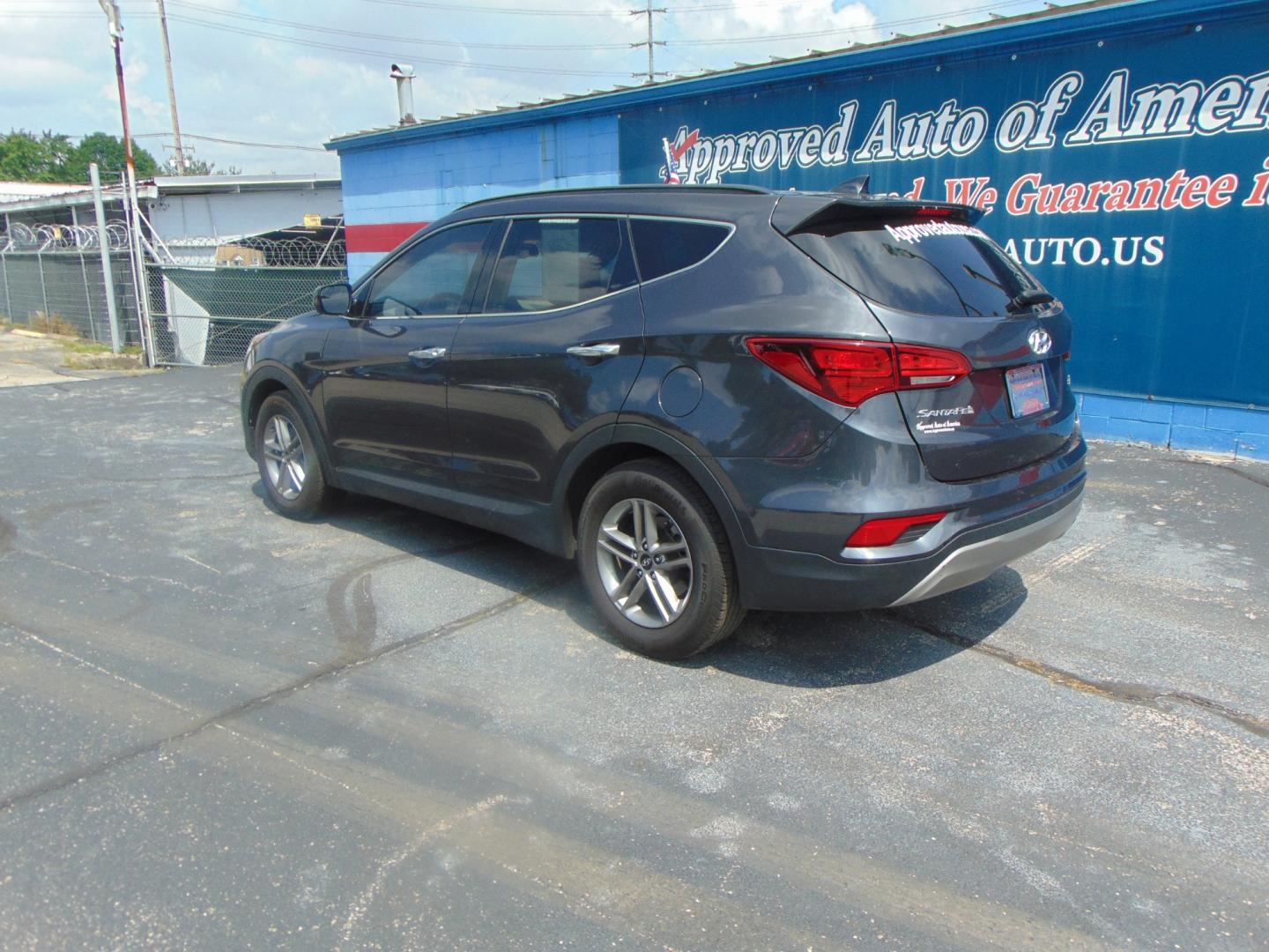 2017 Gray Hyundai Santa Fe Sport (5XYZU3LB2HG) with an 4-Cyl GDI 2.4 Liter engine, Auto, 6-Spd Shiftronic transmission, located at 2105 Dixie Hwy, Louisville, KY, 40210, (502) 772-3333, 38.220932, -85.795441 - Photo#10